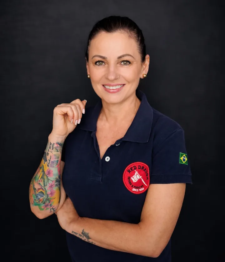 Lídia, assistente da Red Dragon Tattoo